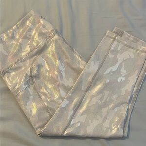 Silver Camo Metallic Pocket Light n Tight Hi-Rise Capri 20" (14-16)